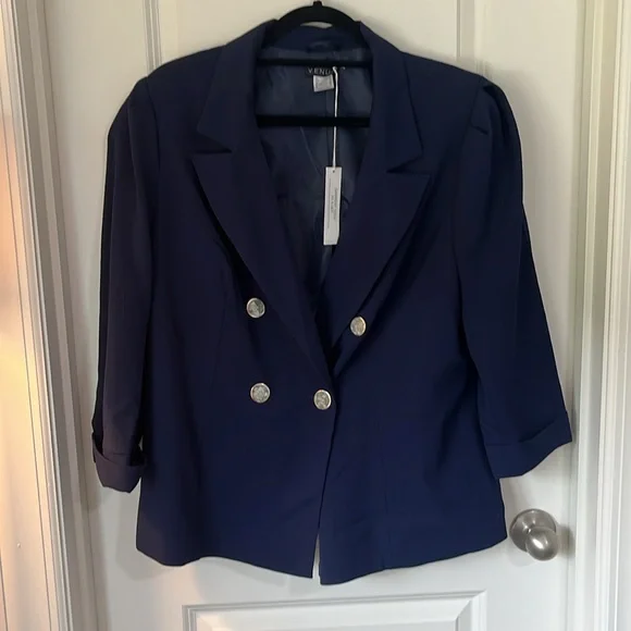 Navy blue shorts suit - Picture 2 of 9